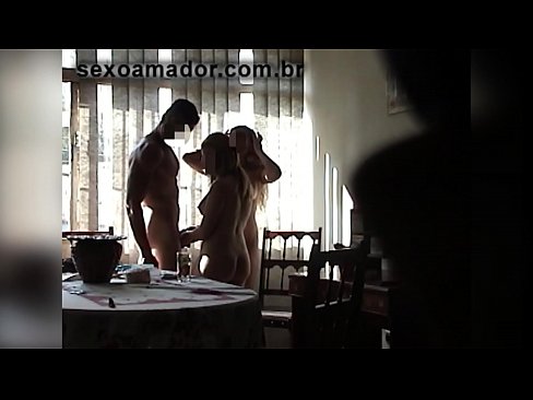 ❤️ Prietenii sexuali invită un bărbat uriaș și o partidă în trei cu el at porn ro.porngifmag-com.ru ️❤