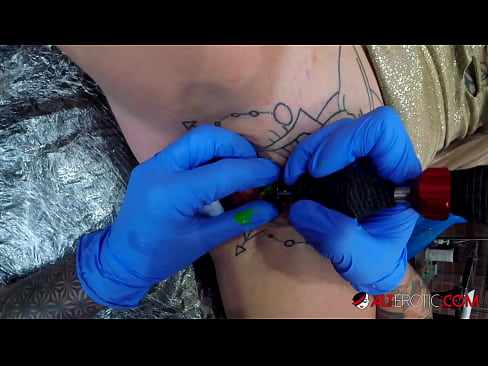 ❤️ Sully Savage, o bunăciune extrem de tatuată, și-a făcut un tatuaj pe clitorisul ei at porn ro.porngifmag-com.ru ️❤