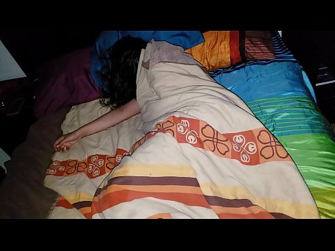 ❤️ Fiul vitreg care își ceartă tânăra mamă vitregă în timp ce ea doarme. at porn ro.porngifmag-com.ru ️❤